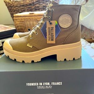 Brand new palladium boots from free people